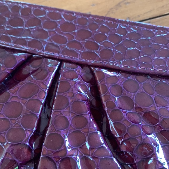 Lauren Merkin Reptile Embossed Patent Hinged Clutch Women’s Wine Purple Purse - Picture 3 of 6